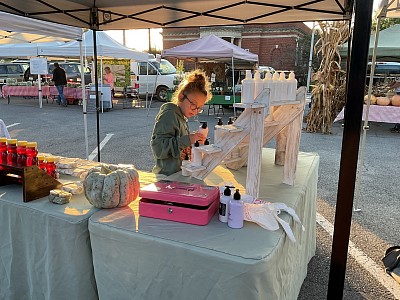 Young Lily setting up at the Maryville Farmers’ Market.